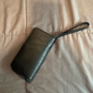 Woman’s wristlet wallet
